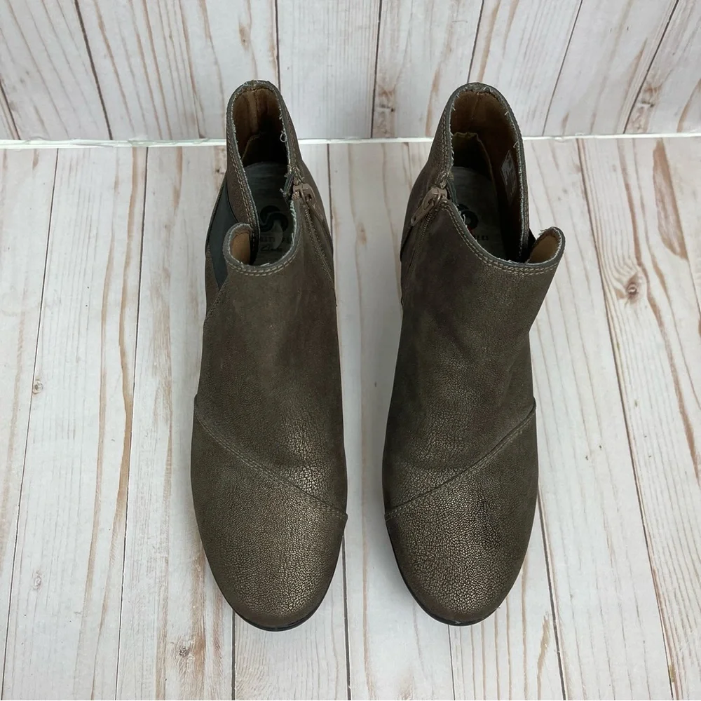 Clarks cloudSteppers bronze Tropic ankle comfort wedge booties size 10